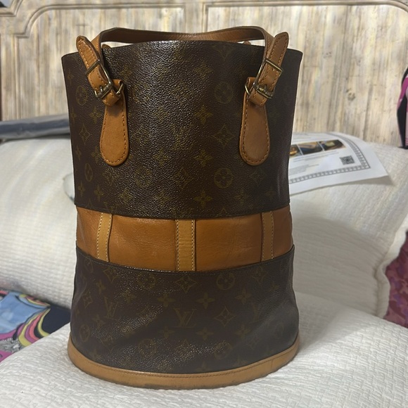 Louis Vuitton, French company monogram bucket bag - Picture 6 of 11